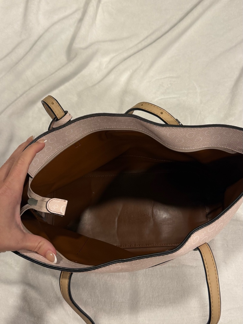 GUESS Pink Tote Bag with Tan Handles - Picture 3 of 9